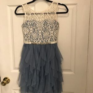 Girls elegant lace and mesh dress with lining